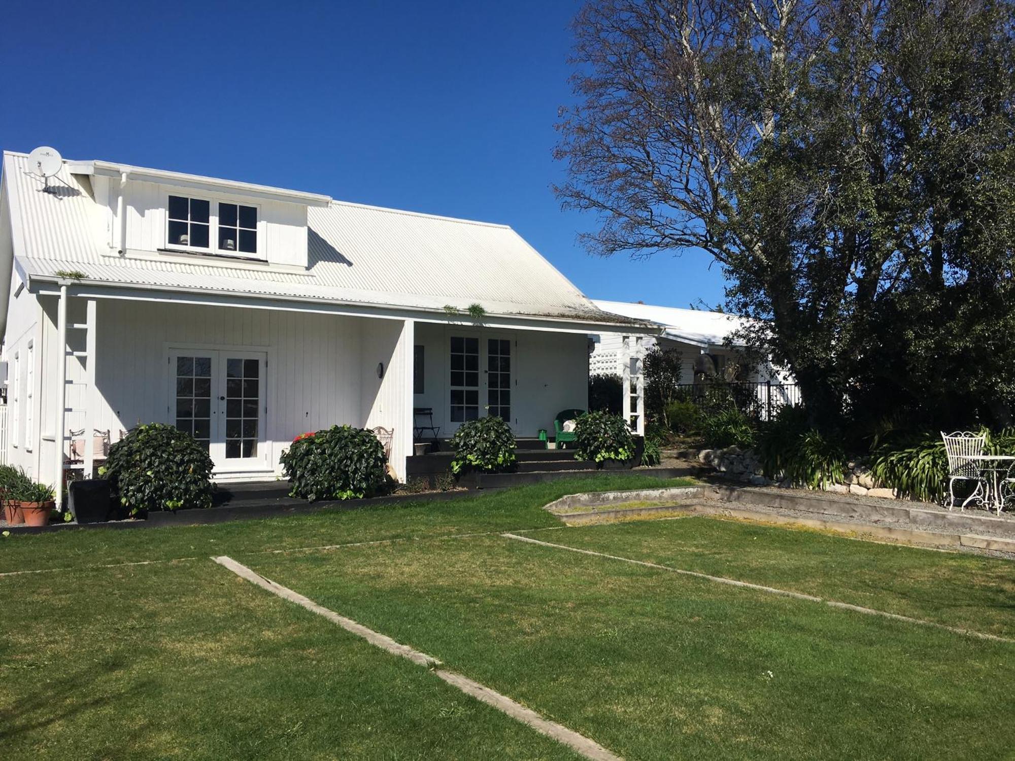 Aylstone Martinborough Hotel Екстериор снимка