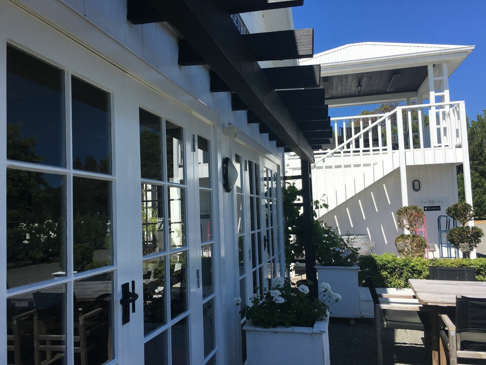 Aylstone Martinborough Hotel Екстериор снимка